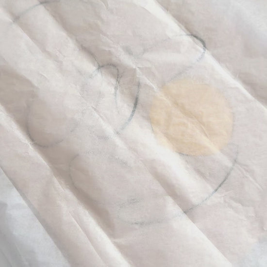 œuvre moderne fait main en France encre de Chine et feuille d’or décoration murale minimaliste élégante