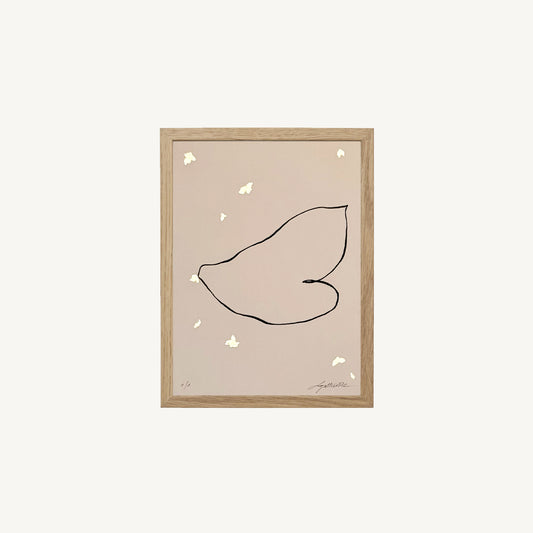 Œuvre originale en encre de Chine et feuille d’or, réalisée à la main à Paris. Une pièce unique au style minimaliste et poétique, pensée pour sublimer votre intérieur. Découvrez-la dès maintenant.